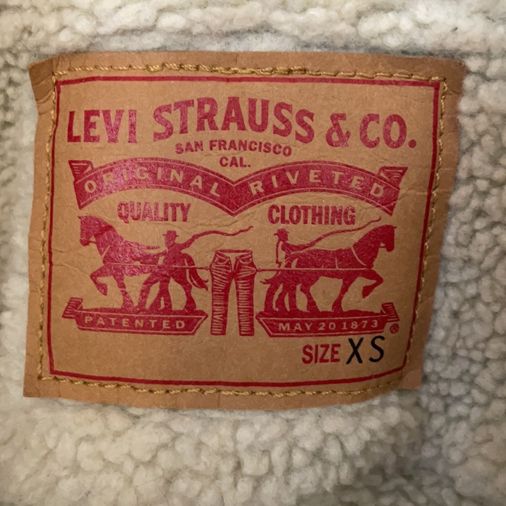 Levi’s Sherpa Trucker Jean Jacket - Picture 2 of 4